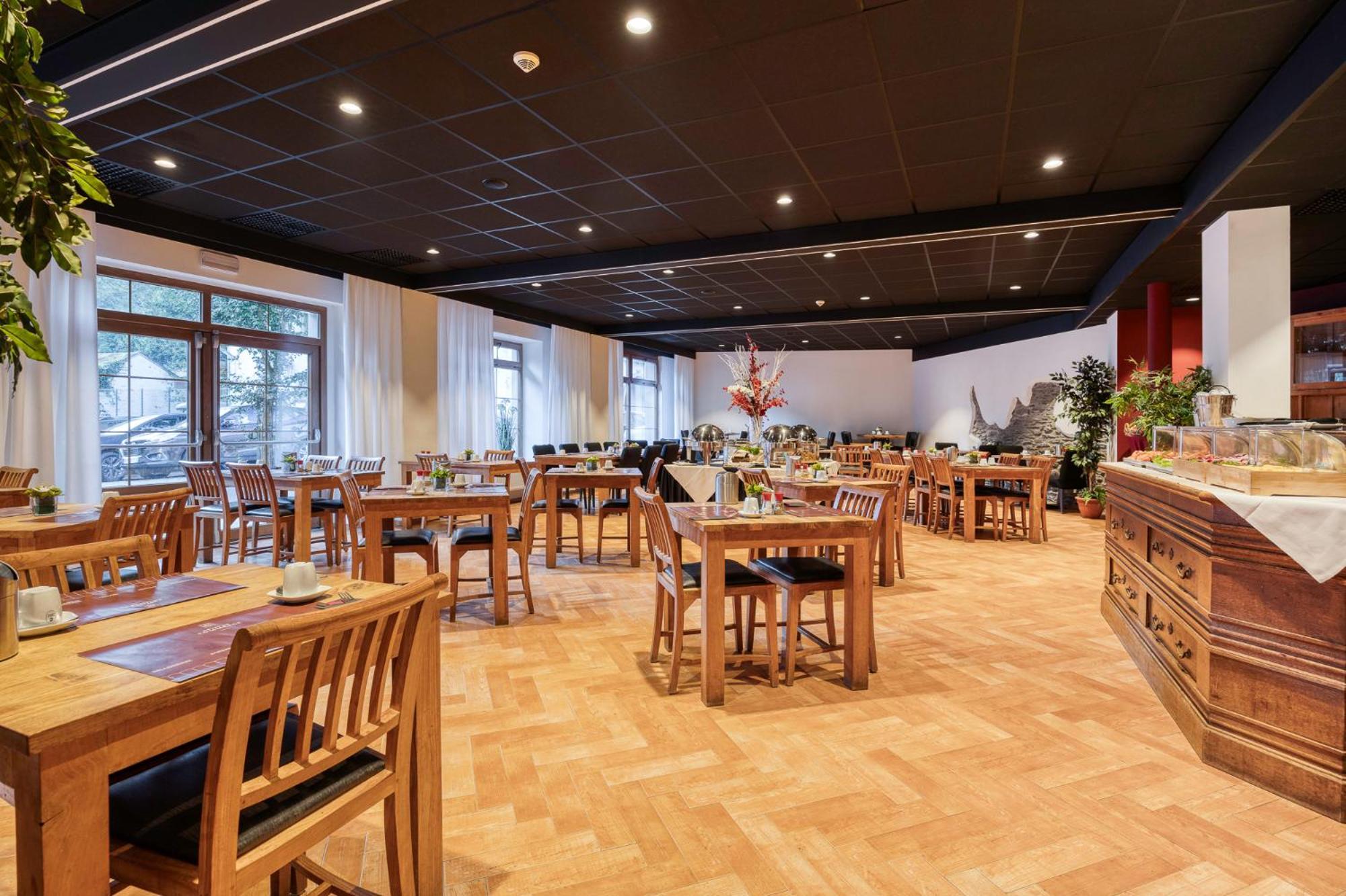 הופליזה Hotel Du Commerce מראה חיצוני תמונה